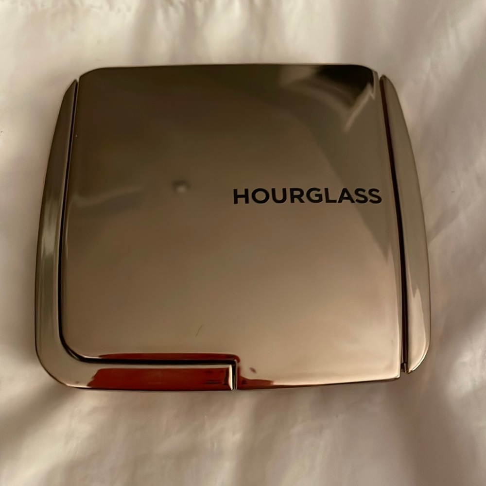 Hourglass luminous bronze light